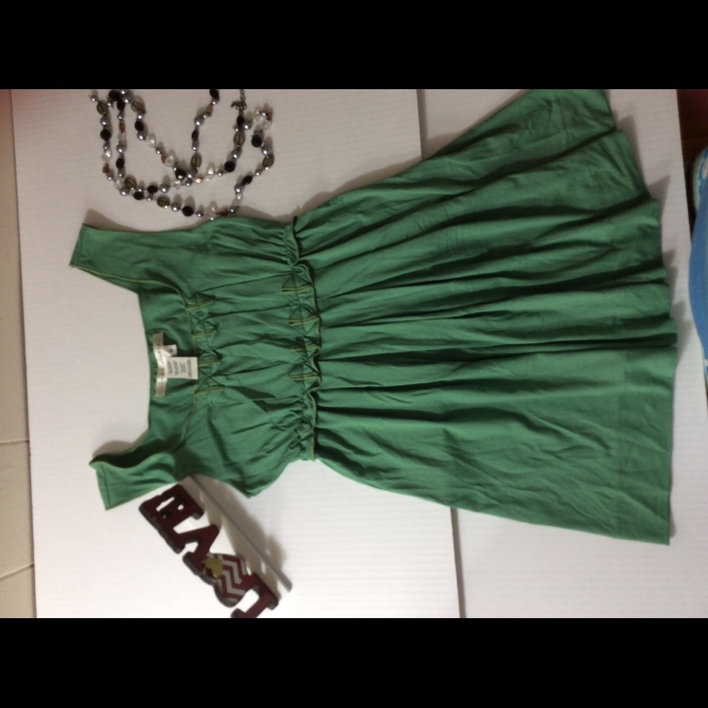 Max Studio szM pull over green blouse.